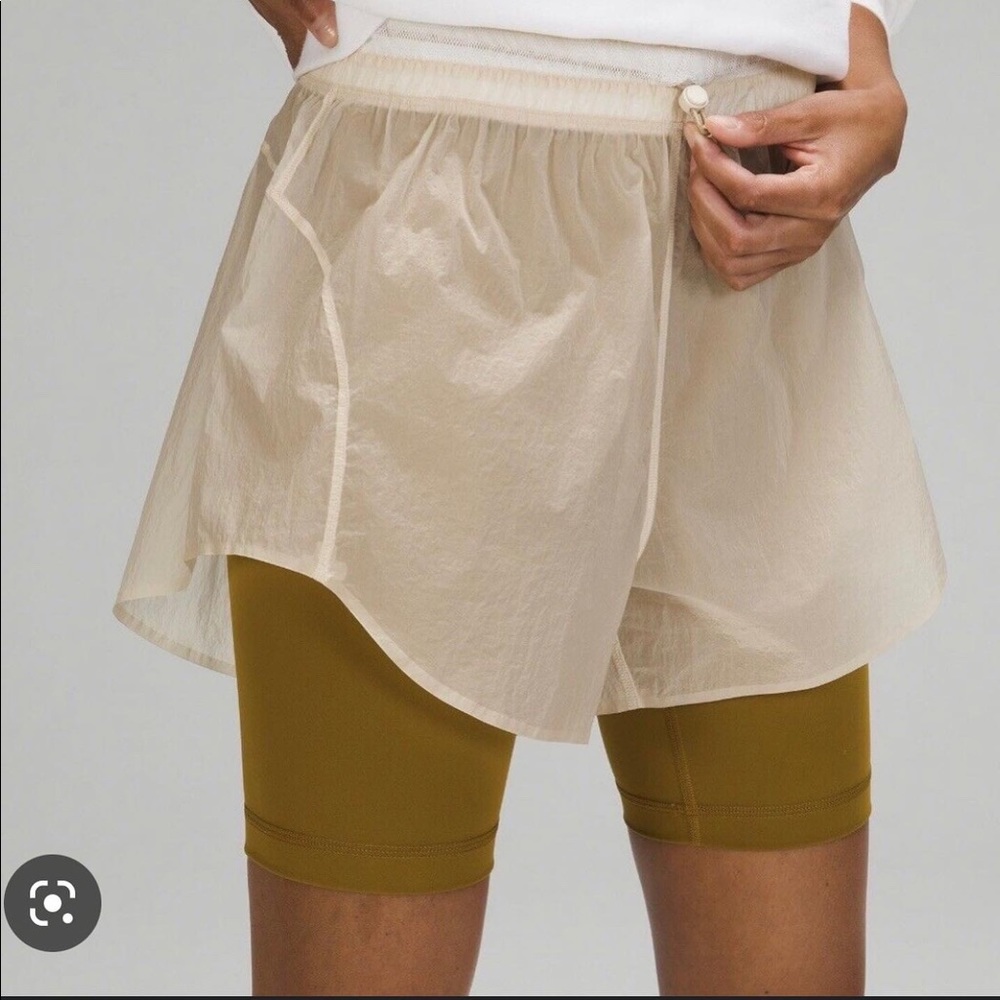 NWT Lululemon Step Out Short in White Opal Sz 6
